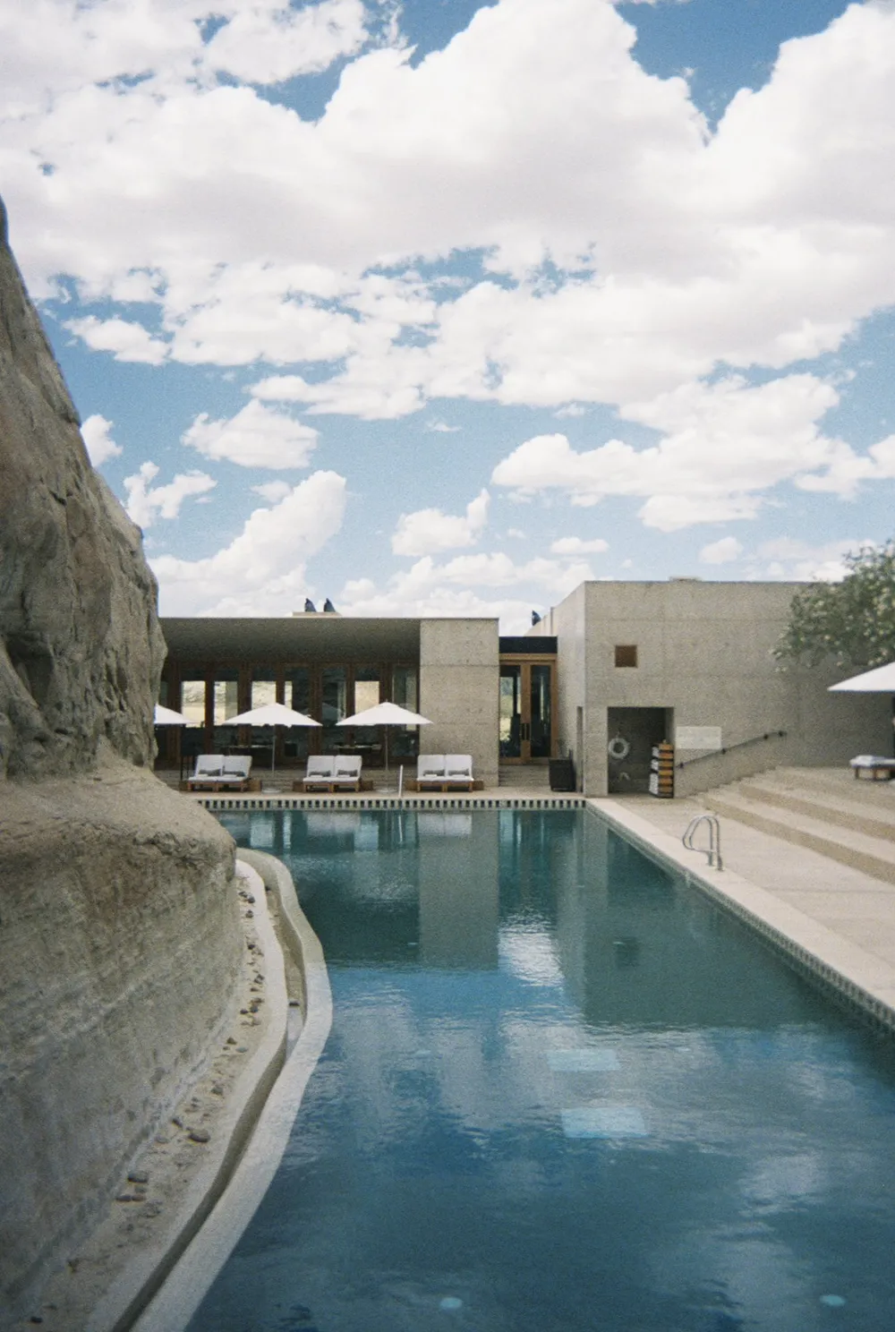Luxury lifestyle photo from an @kimchi1x post on X (29.5M views)