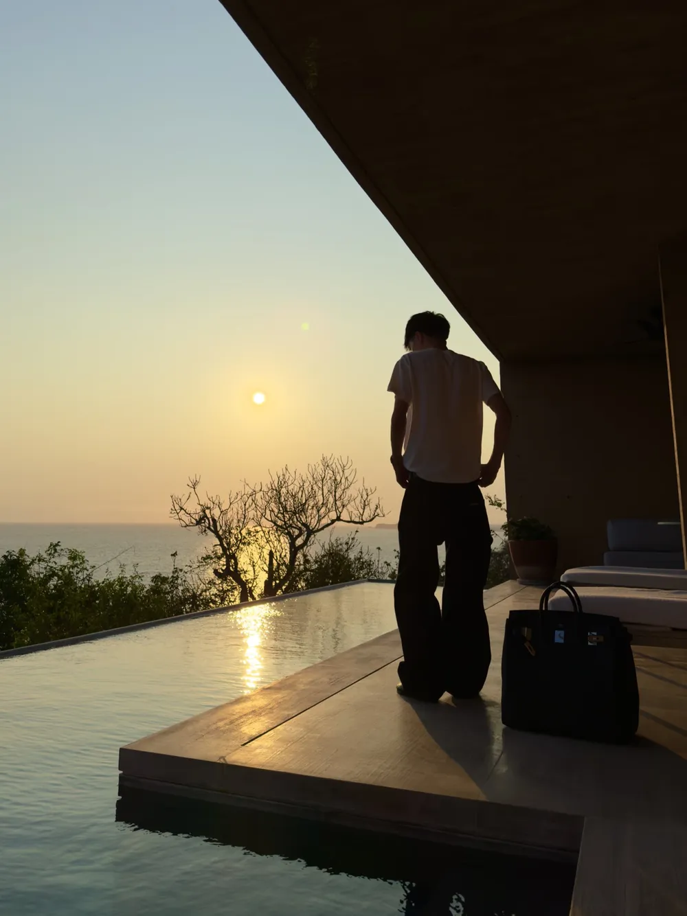 Luxury lifestyle photo from an @kimchi1x post on X (1.0M views)
